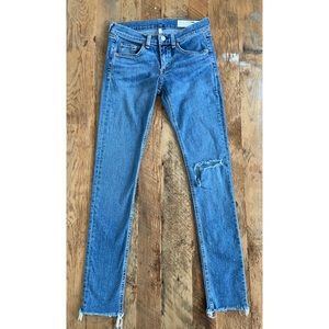 ☠️ RAG & BONE skinny jeans, distressed wash.